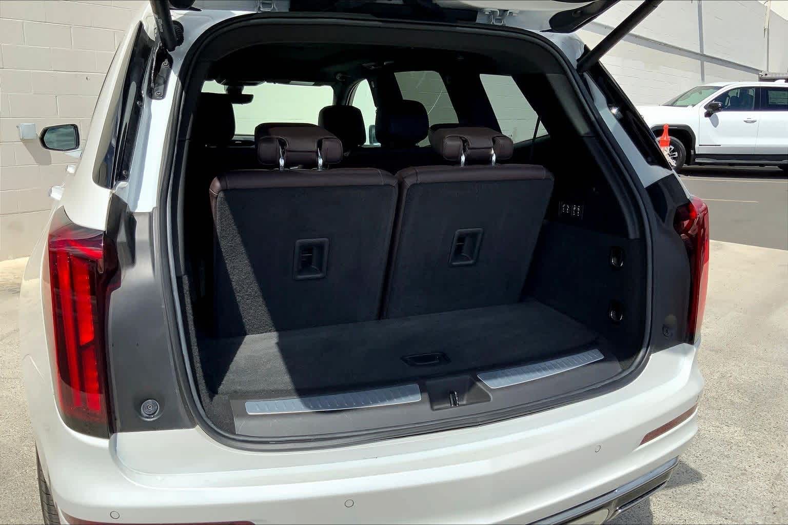 Thumbnail: 2023 Cadillac XT6 - 19