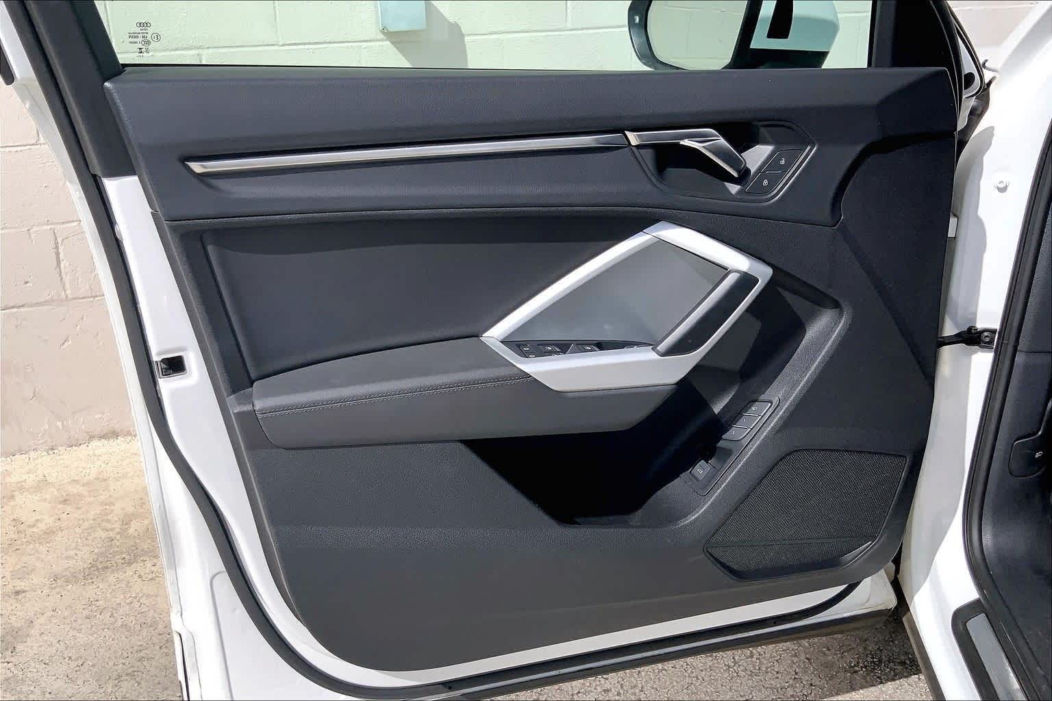 Thumbnail: 2023 Audi Q3 - 28