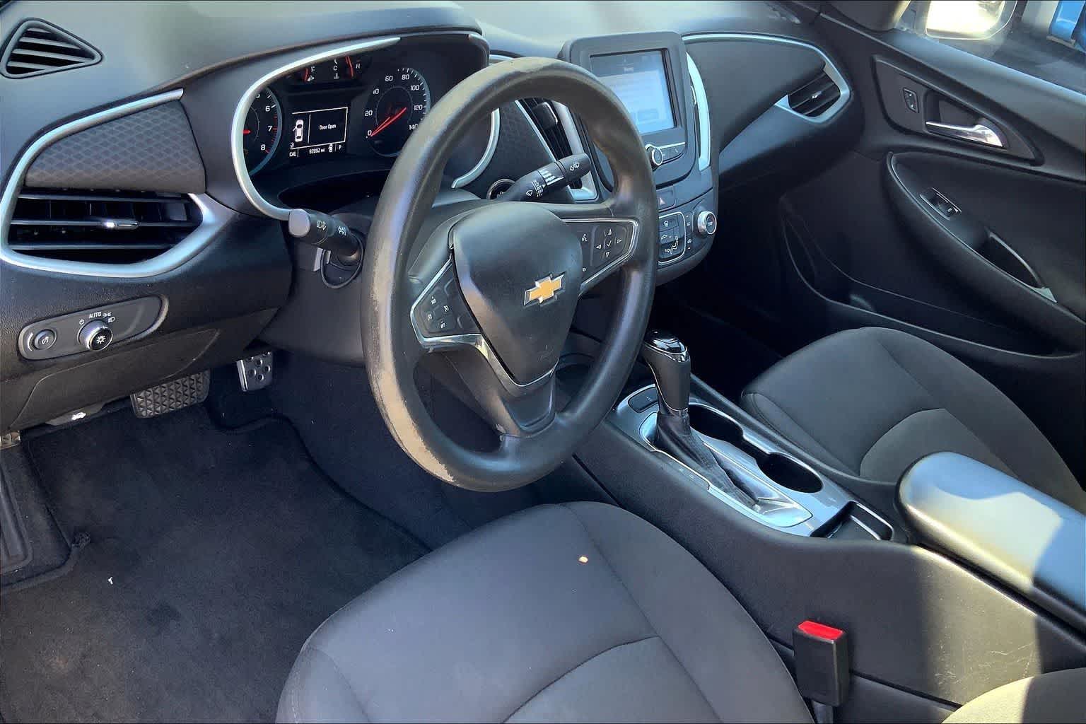 Thumbnail: 2016 Chevrolet Malibu - 3