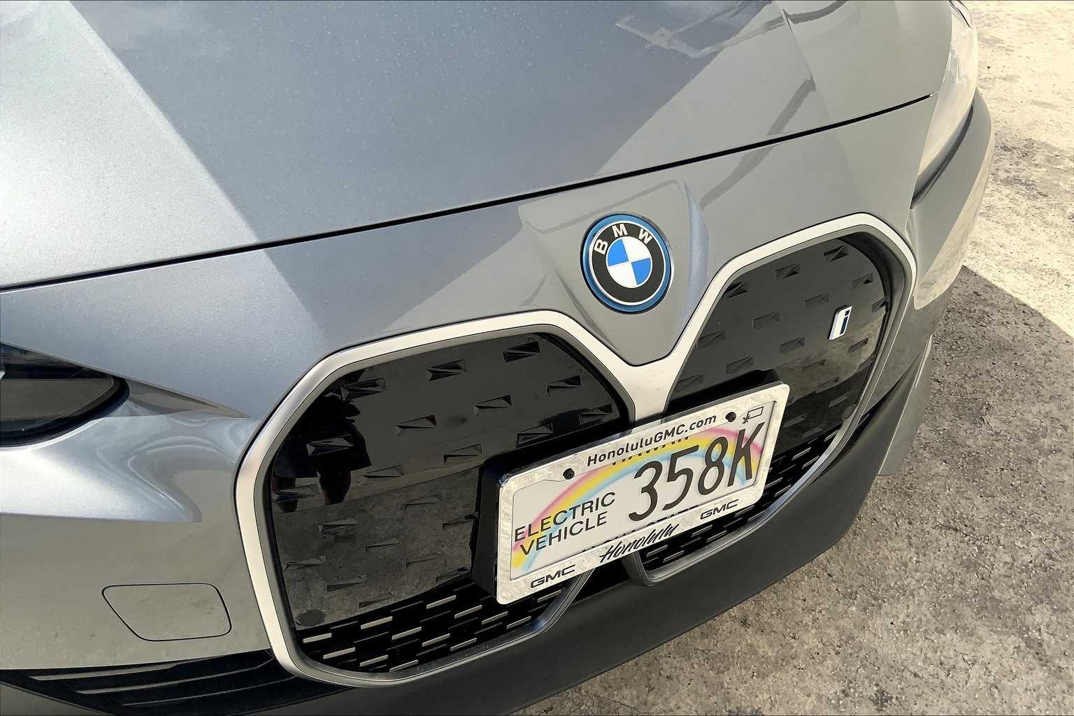 Thumbnail: 2022 BMW i4 - 34