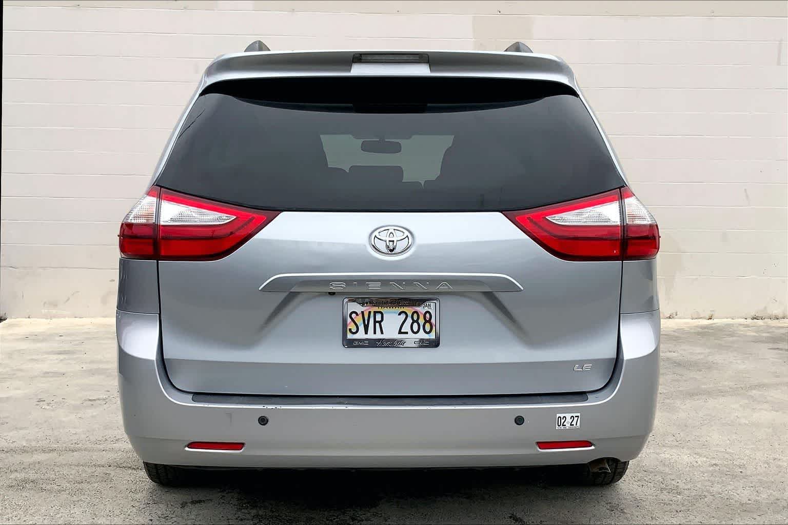 Thumbnail: 2016 Toyota Sienna - 6