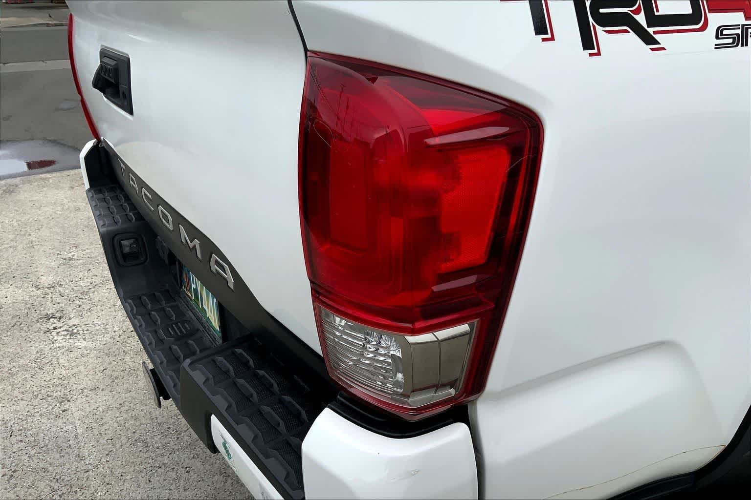 Thumbnail: 2017 Toyota Tacoma - 32