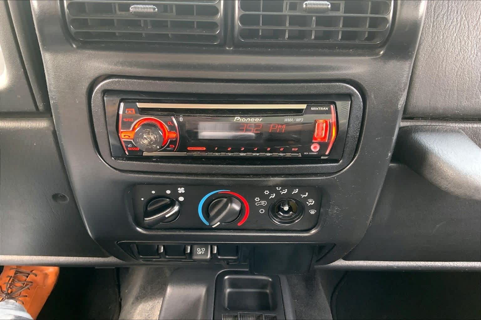 Thumbnail: 2004 Jeep Wrangler - 20