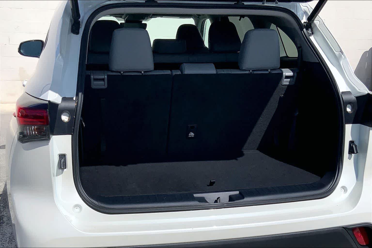 Thumbnail: 2021 Toyota Highlander - 18