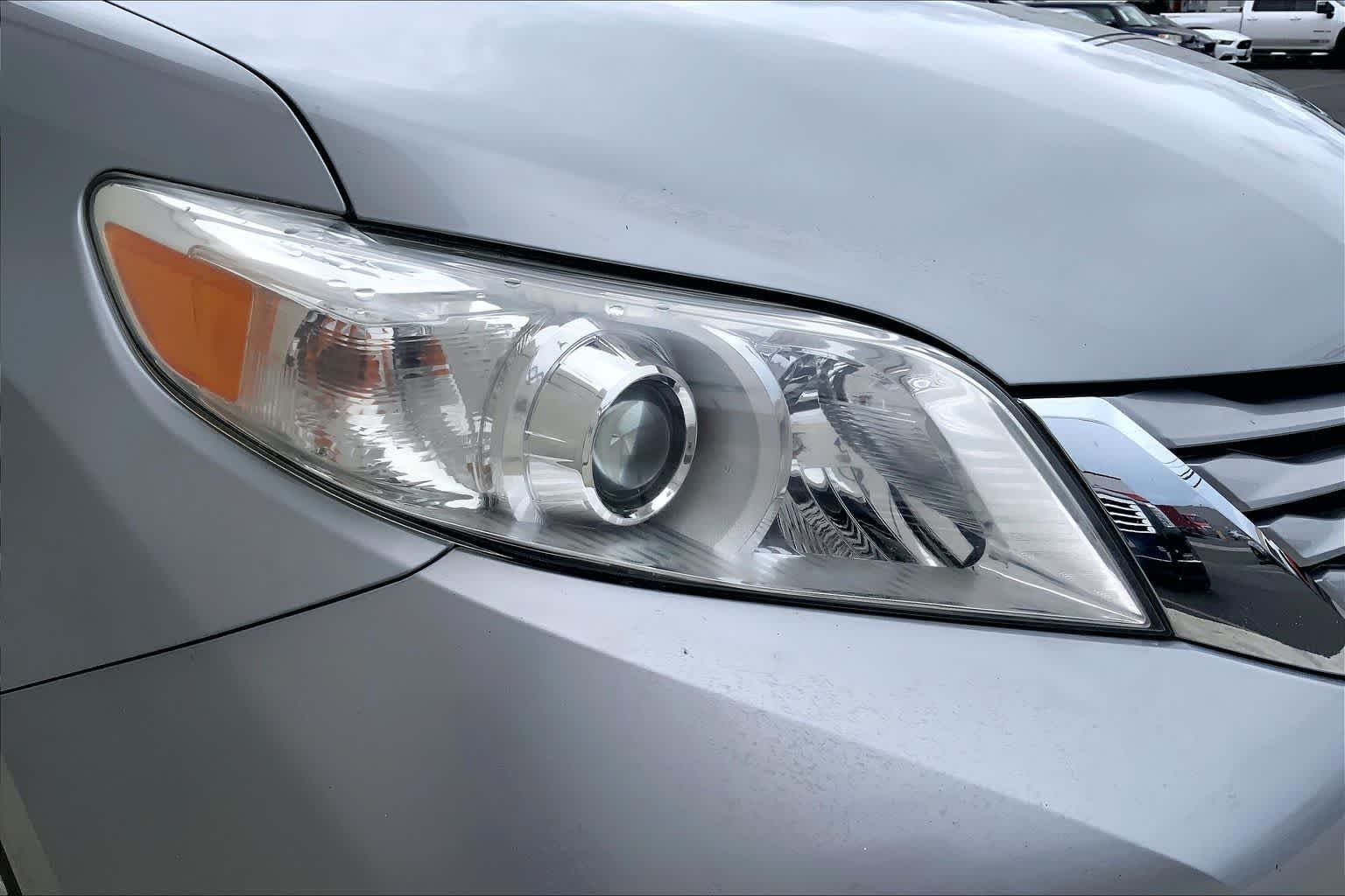 Thumbnail: 2016 Toyota Sienna - 31