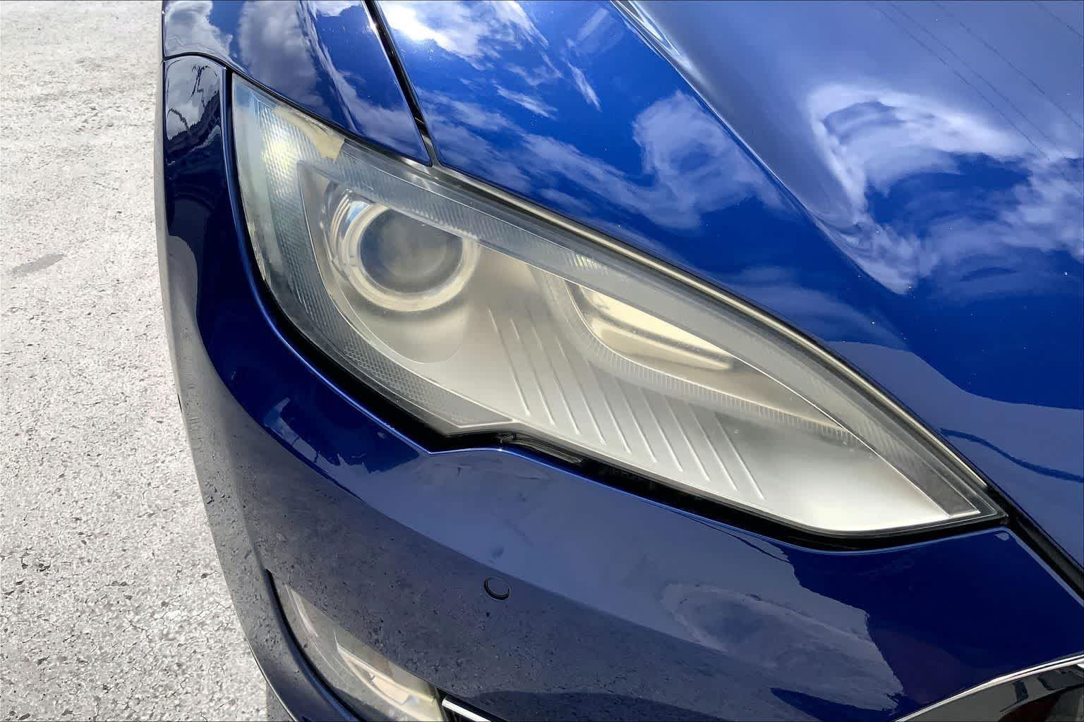 Thumbnail: 2015 Tesla Model S - 32