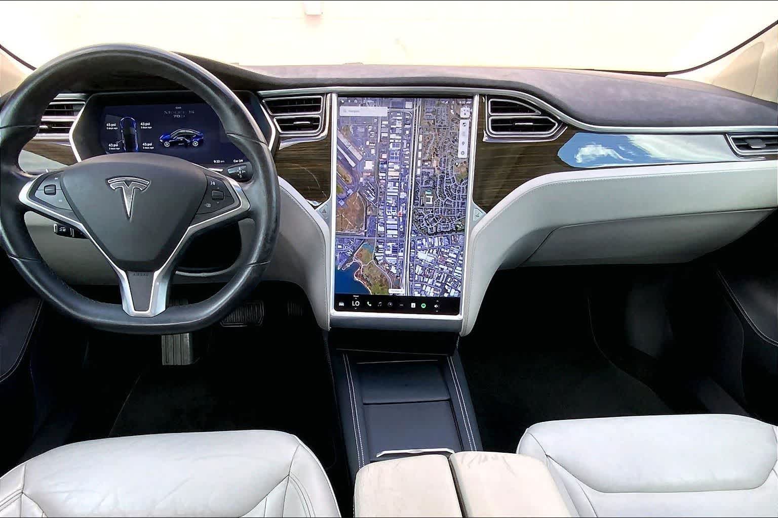 Thumbnail: 2015 Tesla Model S - 11