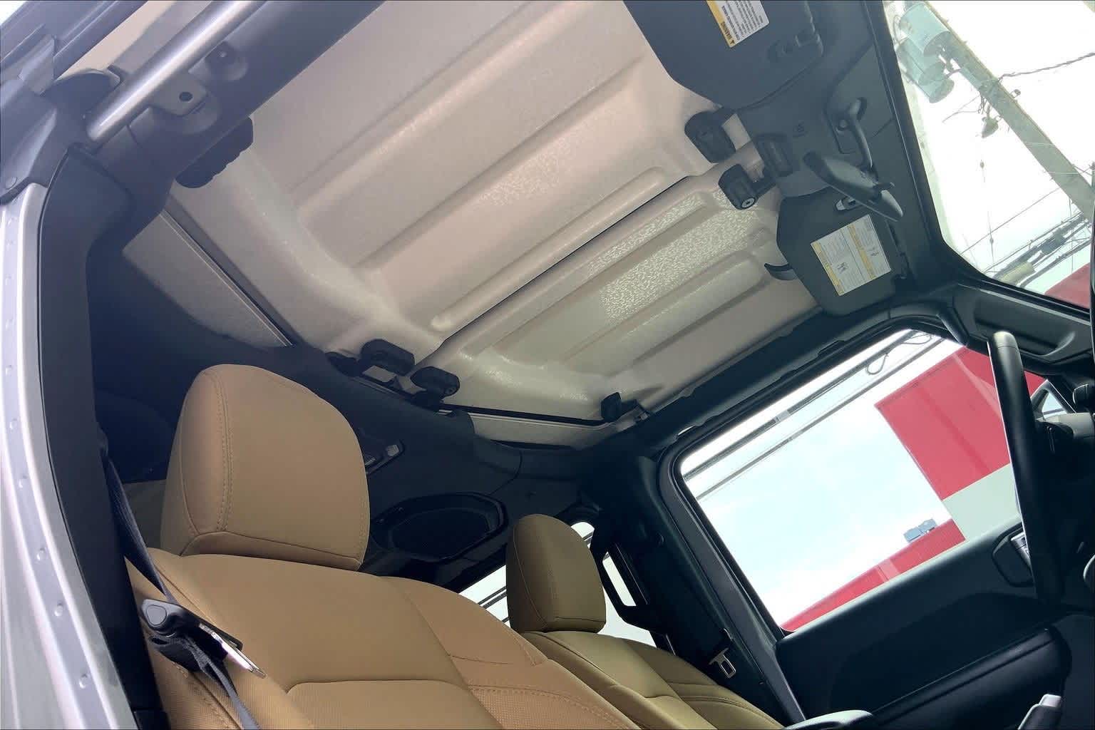 Thumbnail: 2021 Jeep Wrangler - 31