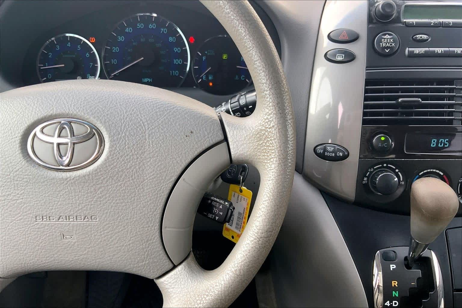 Thumbnail: 2010 Toyota Sienna - 23