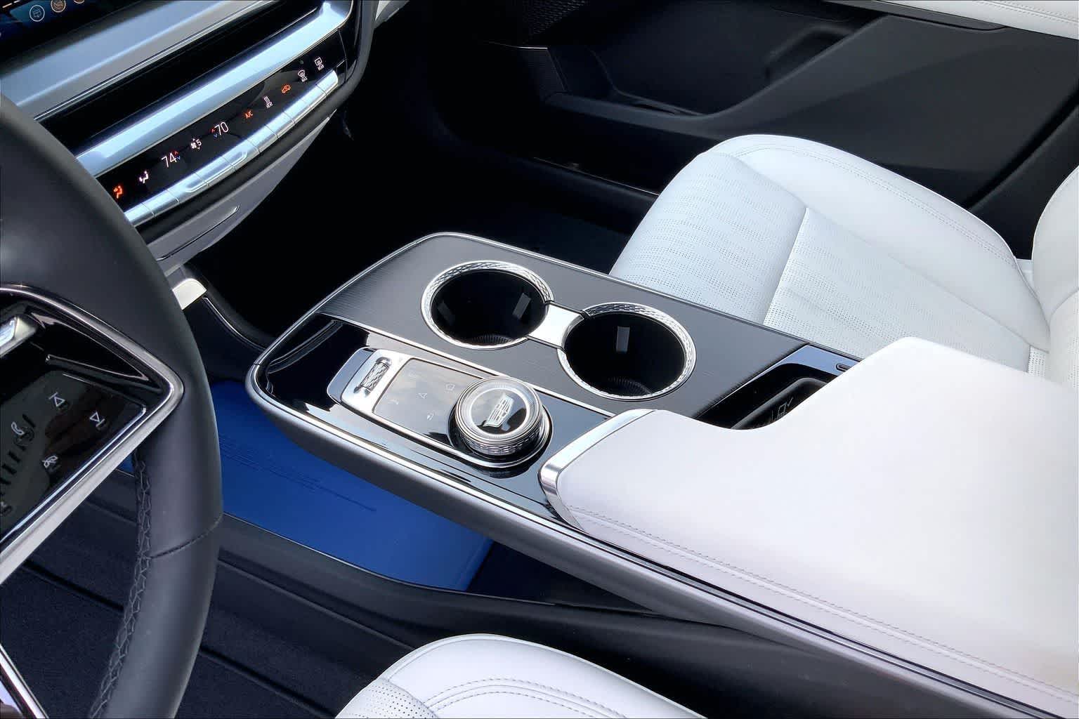 Thumbnail: 2024 Cadillac Lyriq - 17