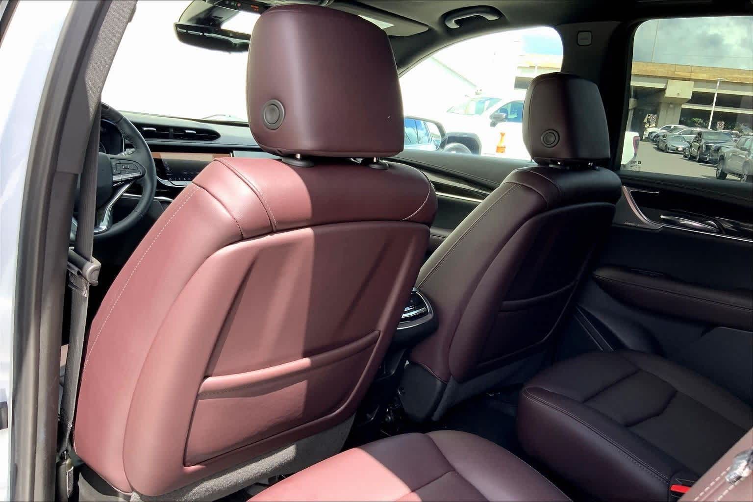 Thumbnail: 2023 Cadillac XT6 - 13