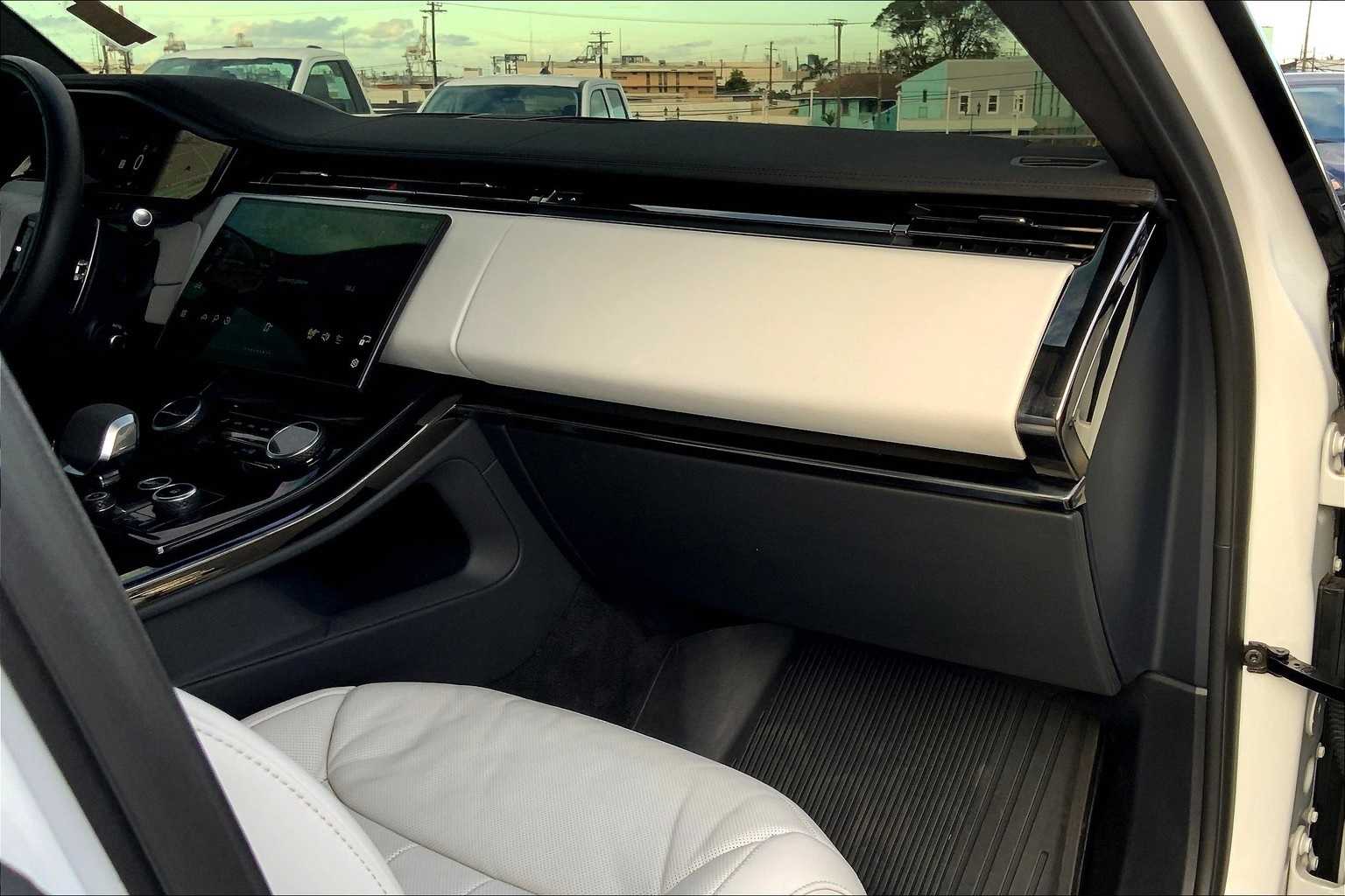 Thumbnail: 2023 Land Rover Range Rover Sport - 22