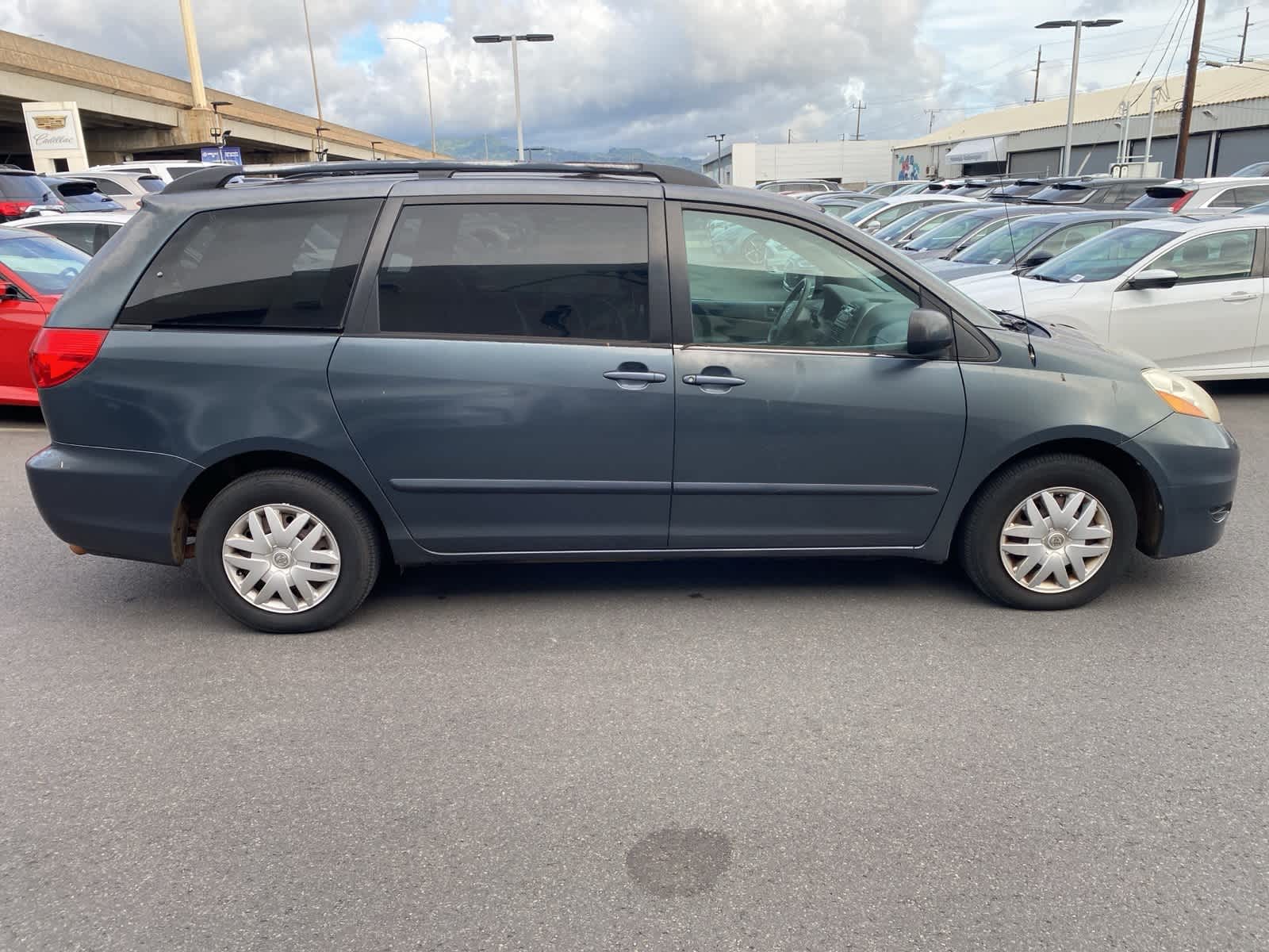 Thumbnail: 2010 Toyota Sienna - 4