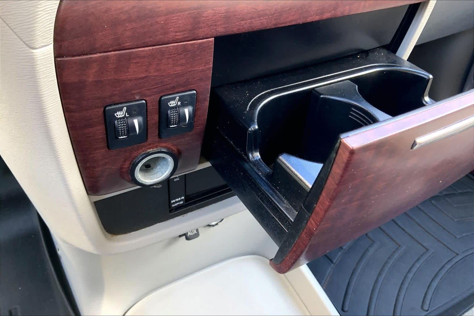 Thumbnail: 2013 Toyota Sienna - 35