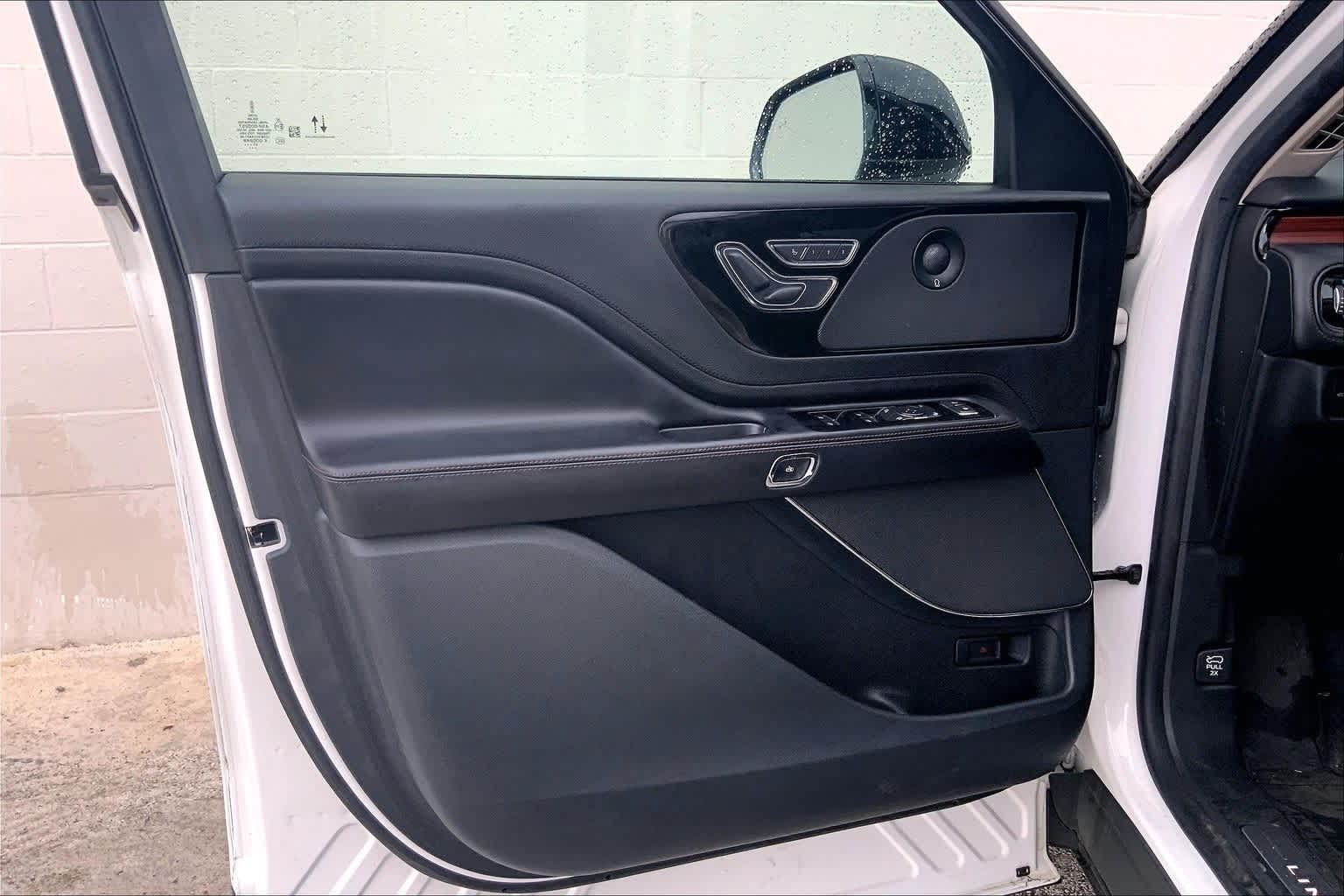 Thumbnail: 2022 Lincoln Aviator - 27