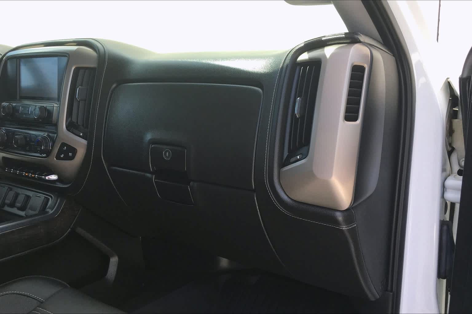 Thumbnail: 2016 GMC Sierra 3500 - 28