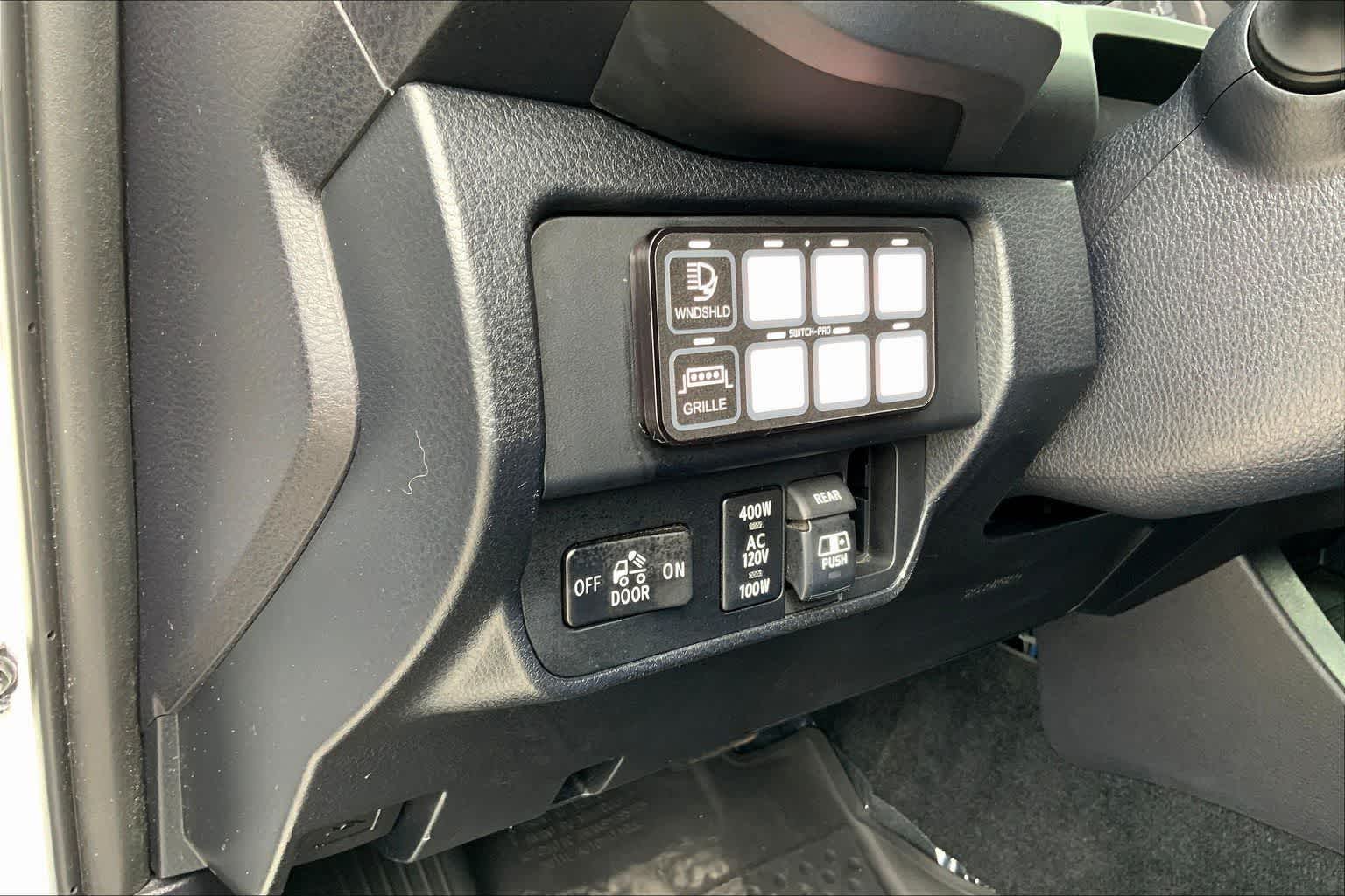 Thumbnail: 2017 Toyota Tacoma - 34