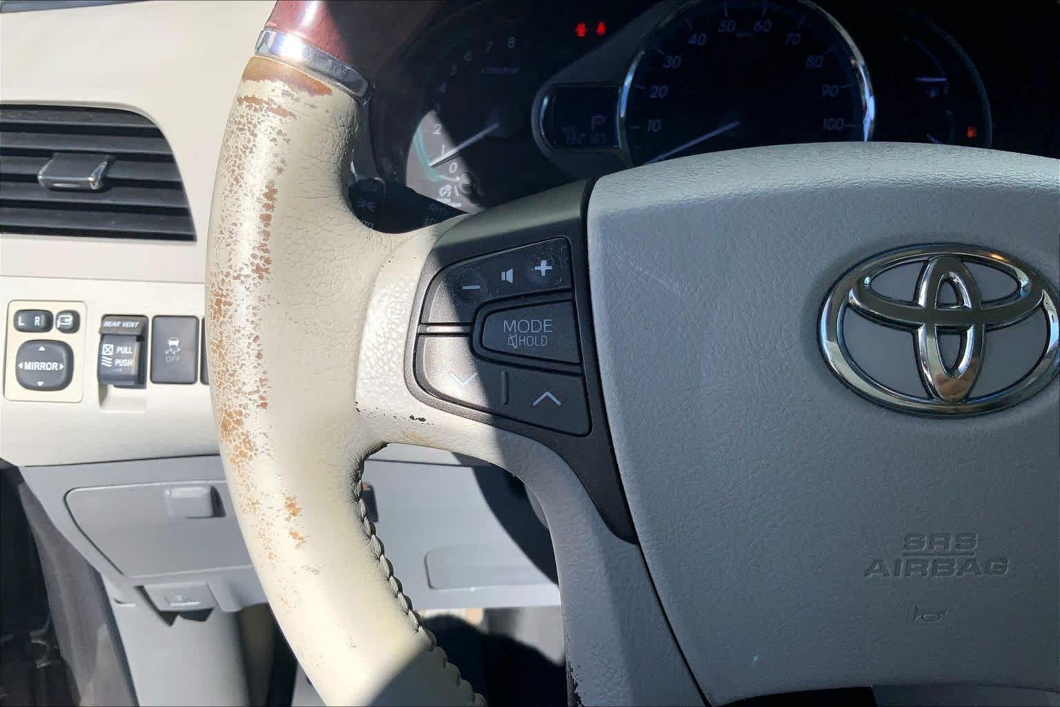 Thumbnail: 2013 Toyota Sienna - 25