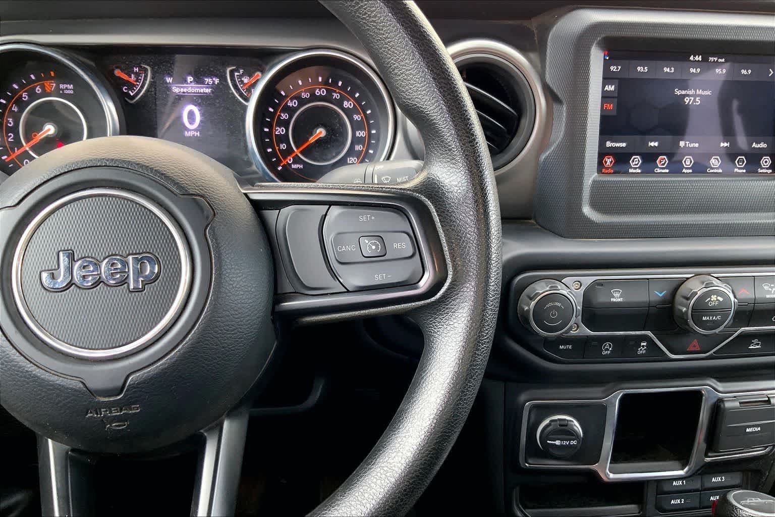 Thumbnail: 2022 Jeep Gladiator - 24