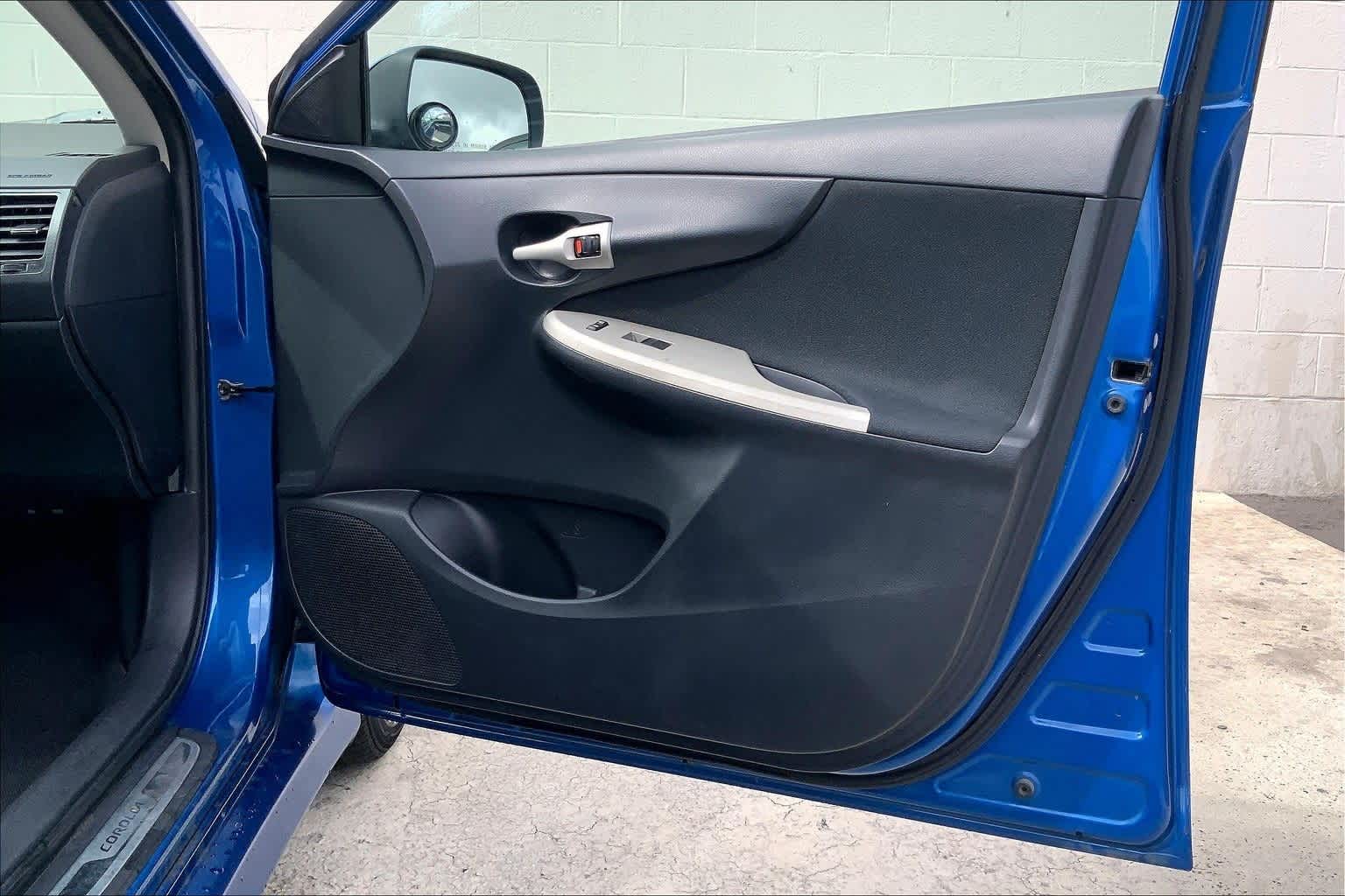 Thumbnail: 2010 Toyota Corolla - 28