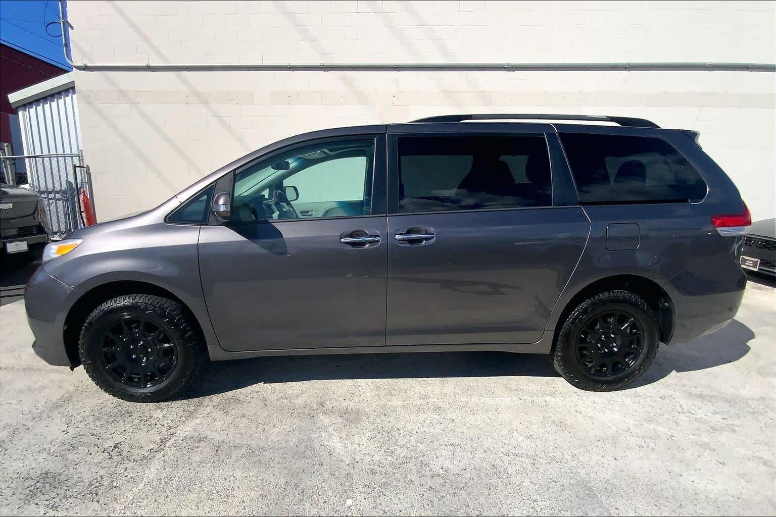 Thumbnail: 2013 Toyota Sienna - 4