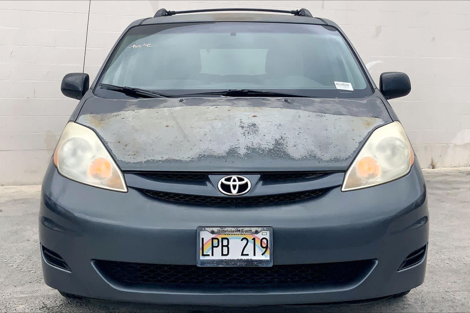 Thumbnail: 2010 Toyota Sienna - 7