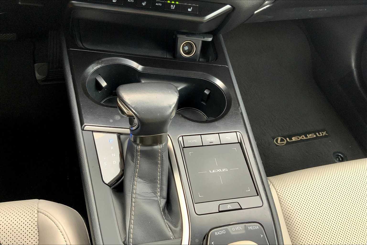Thumbnail: 2019 Lexus UX - 35
