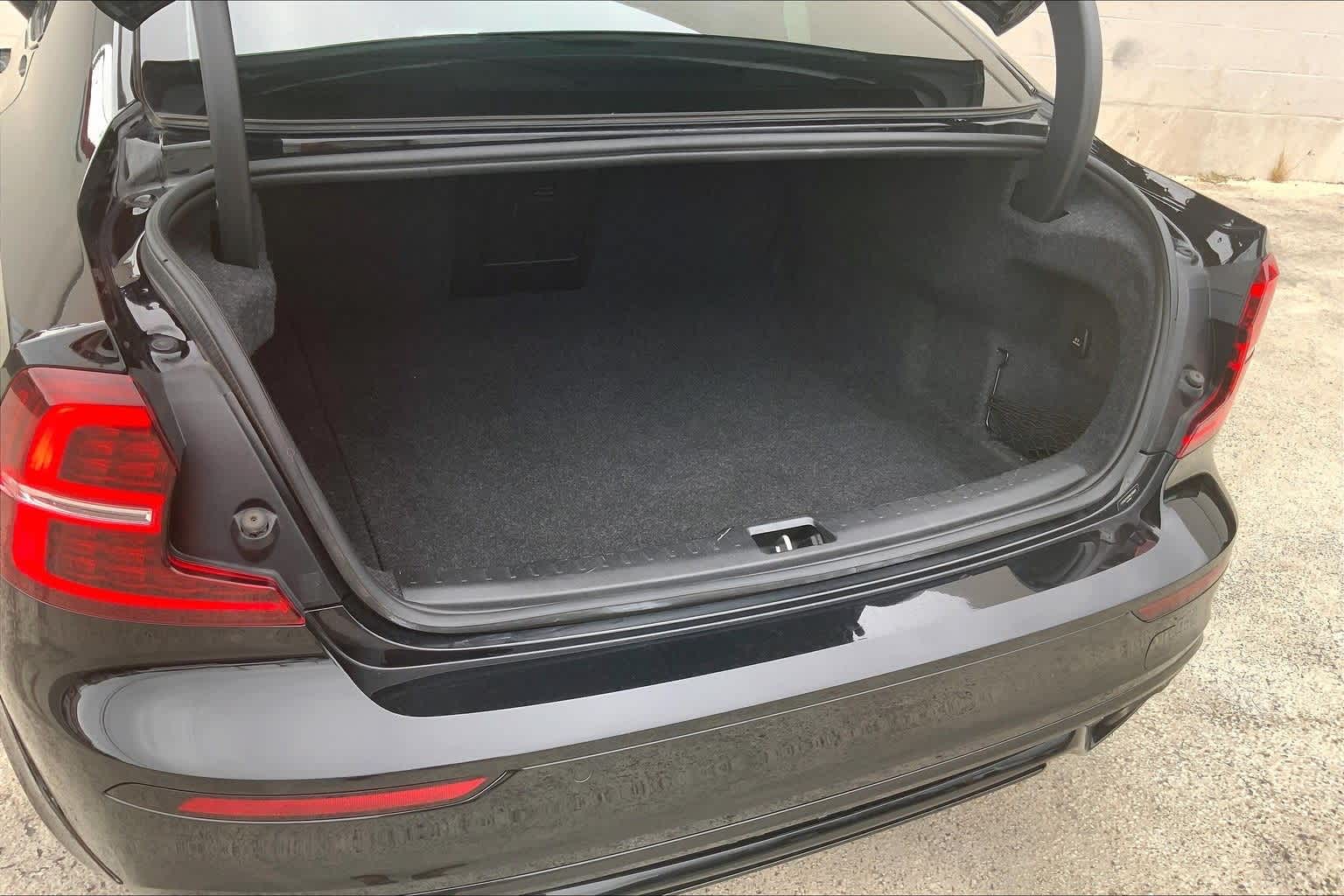 Thumbnail: 2021 Volvo S60 - 19