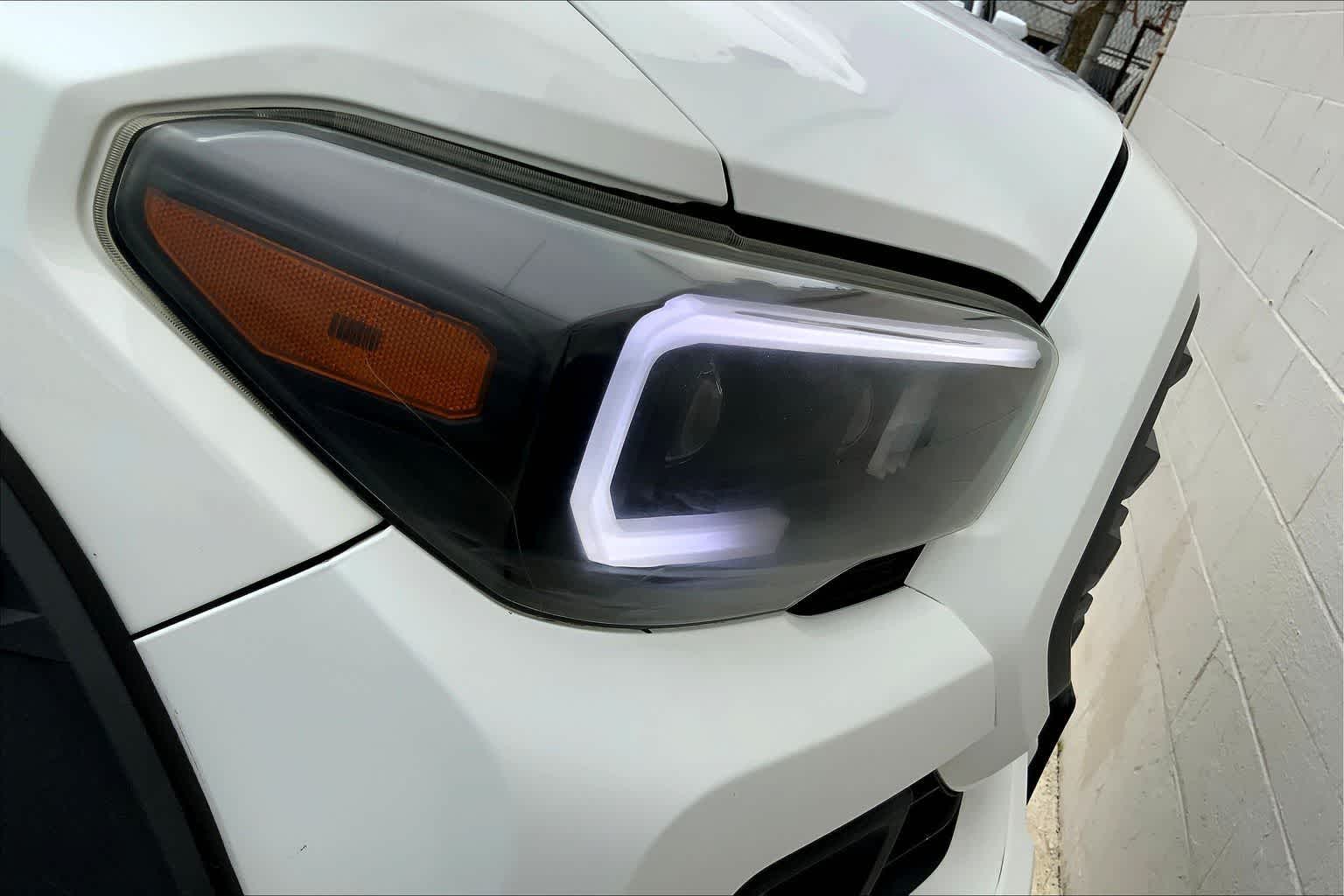 Thumbnail: 2017 Toyota Tacoma - 31