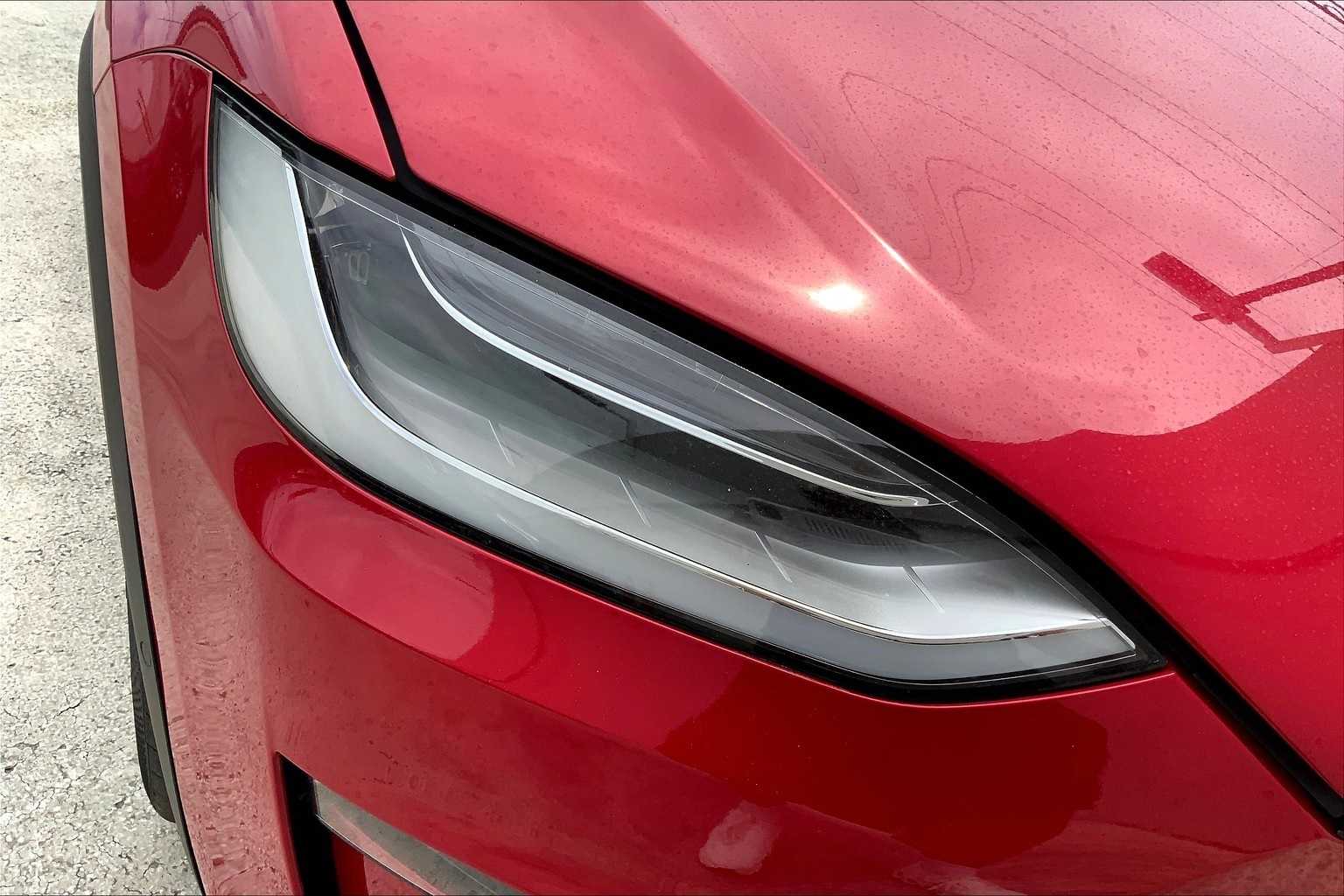 Thumbnail: 2022 Tesla Model X - 32