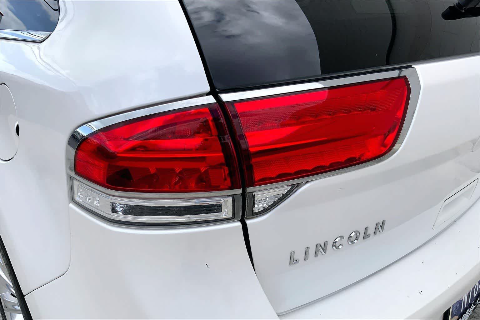 Thumbnail: 2014 Lincoln MKX - 32