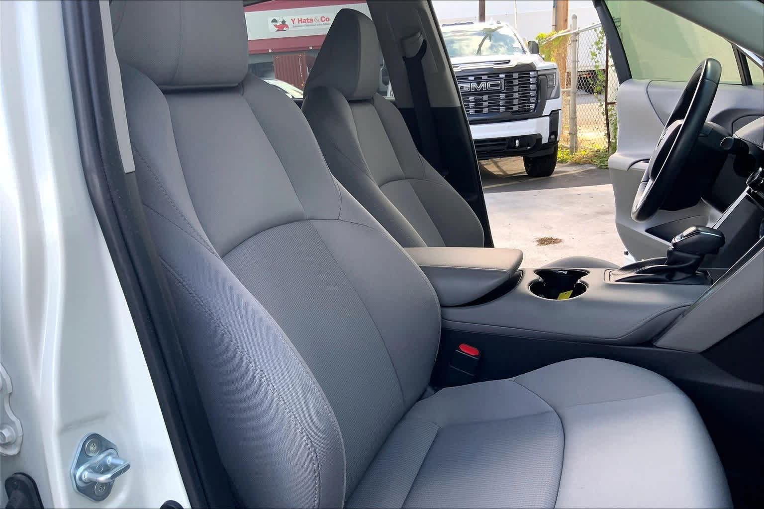 Thumbnail: 2022 Toyota Venza - 11