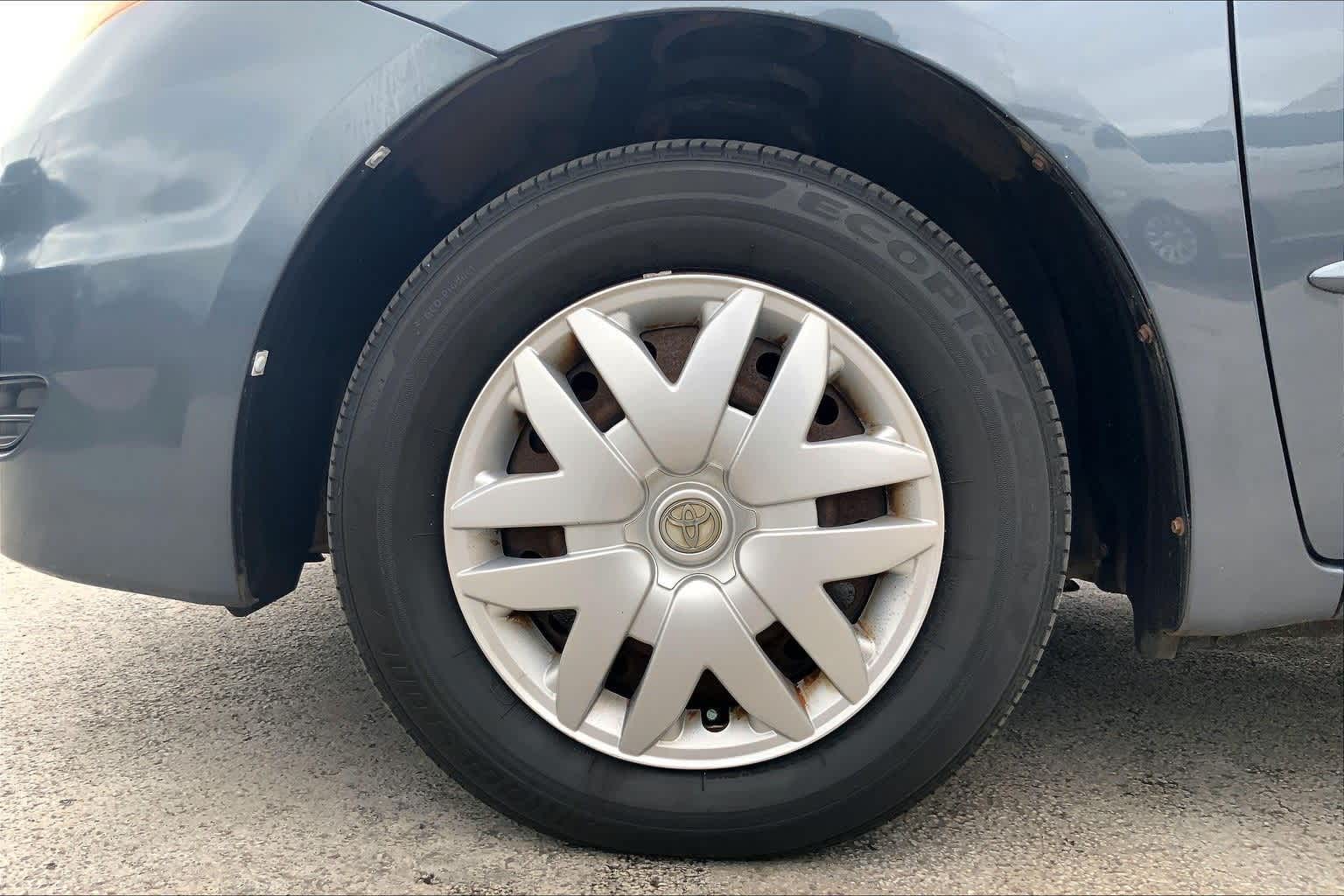 Thumbnail: 2010 Toyota Sienna - 9