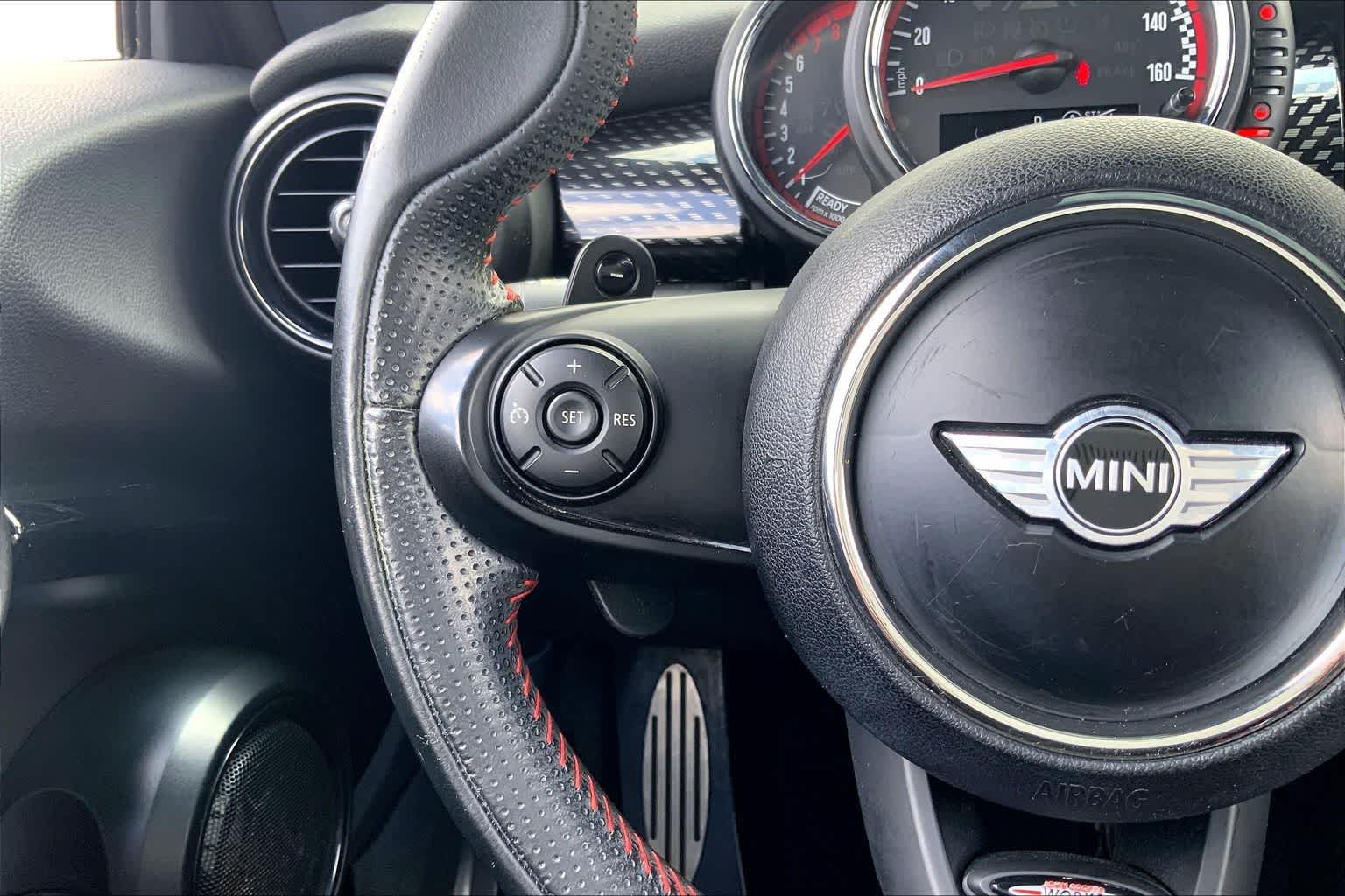 Thumbnail: 2015 MINI Cooper Hardtop - 23
