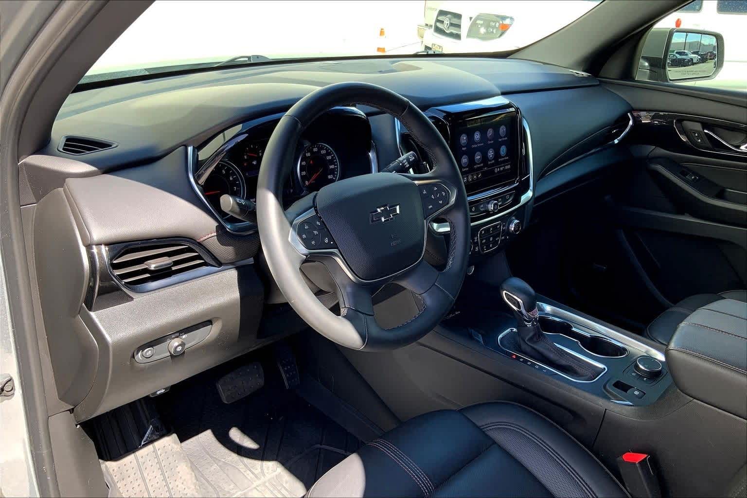 Thumbnail: 2023 Chevrolet Traverse - 3