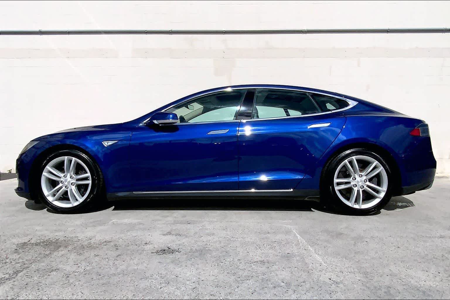Thumbnail: 2015 Tesla Model S - 4