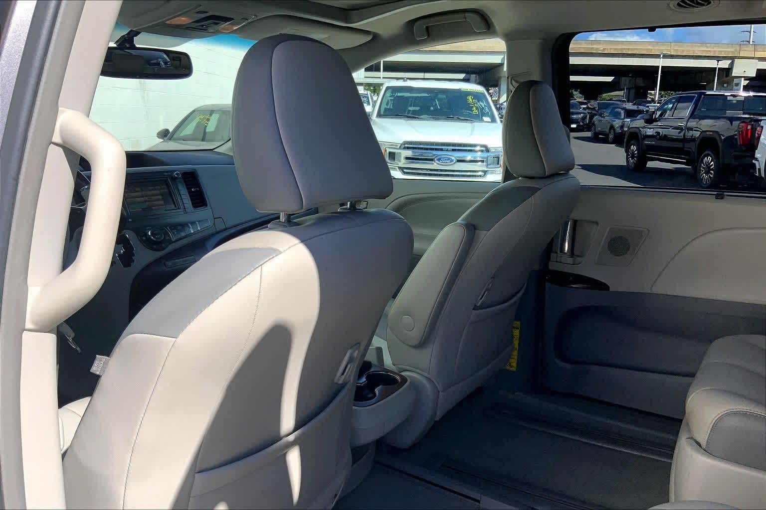 Thumbnail: 2013 Toyota Sienna - 13