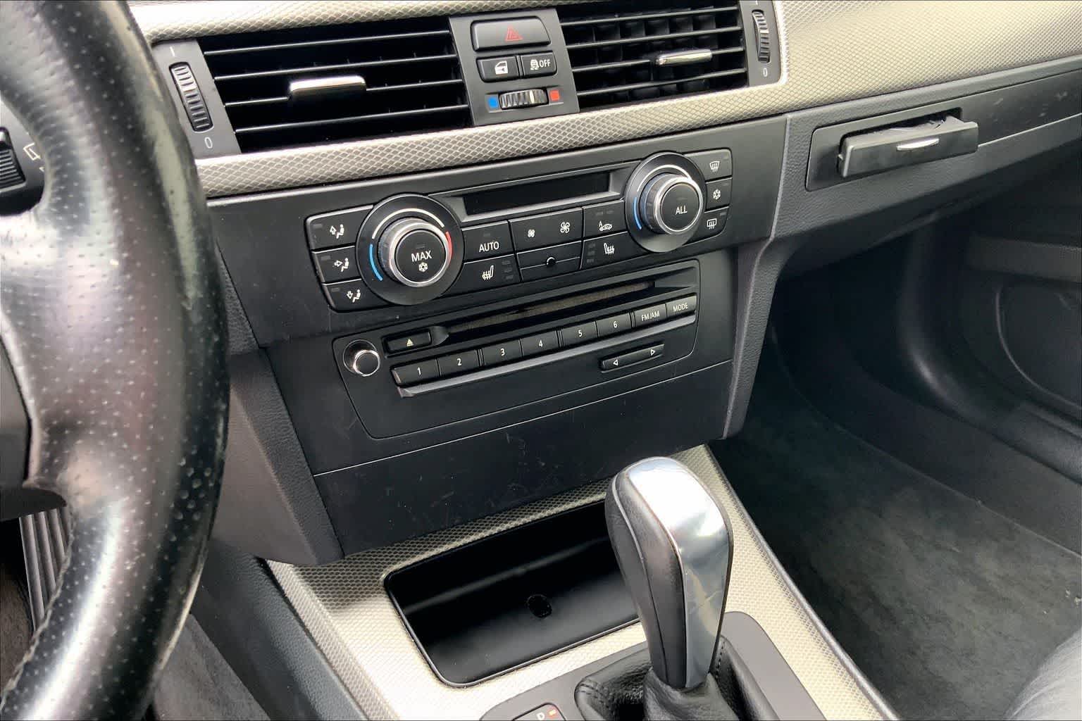 Thumbnail: 2011 BMW 3 Series - 32