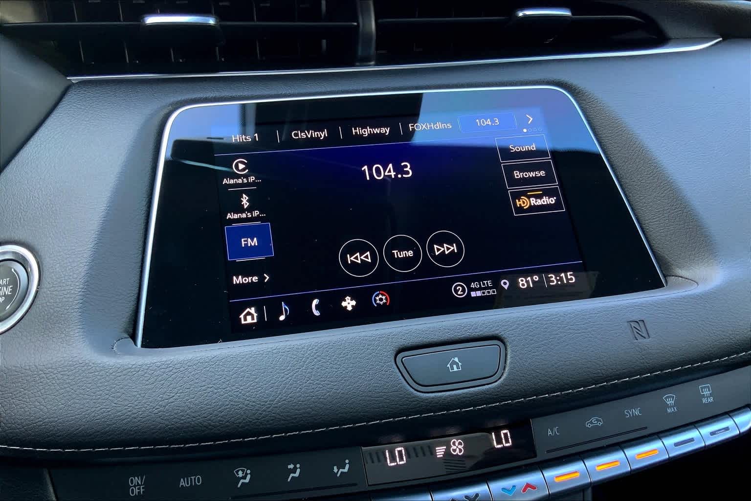 Thumbnail: 2021 Cadillac XT4 - 26