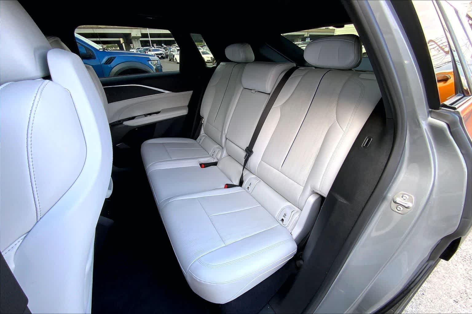 Thumbnail: 2024 Cadillac Lyriq - 30