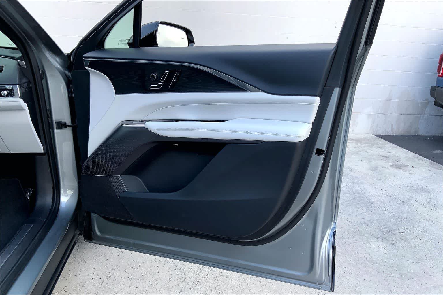 Thumbnail: 2024 Cadillac Lyriq - 29