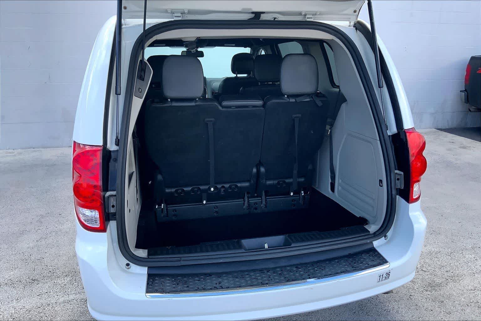 Thumbnail: 2019 Dodge Grand Caravan - 17
