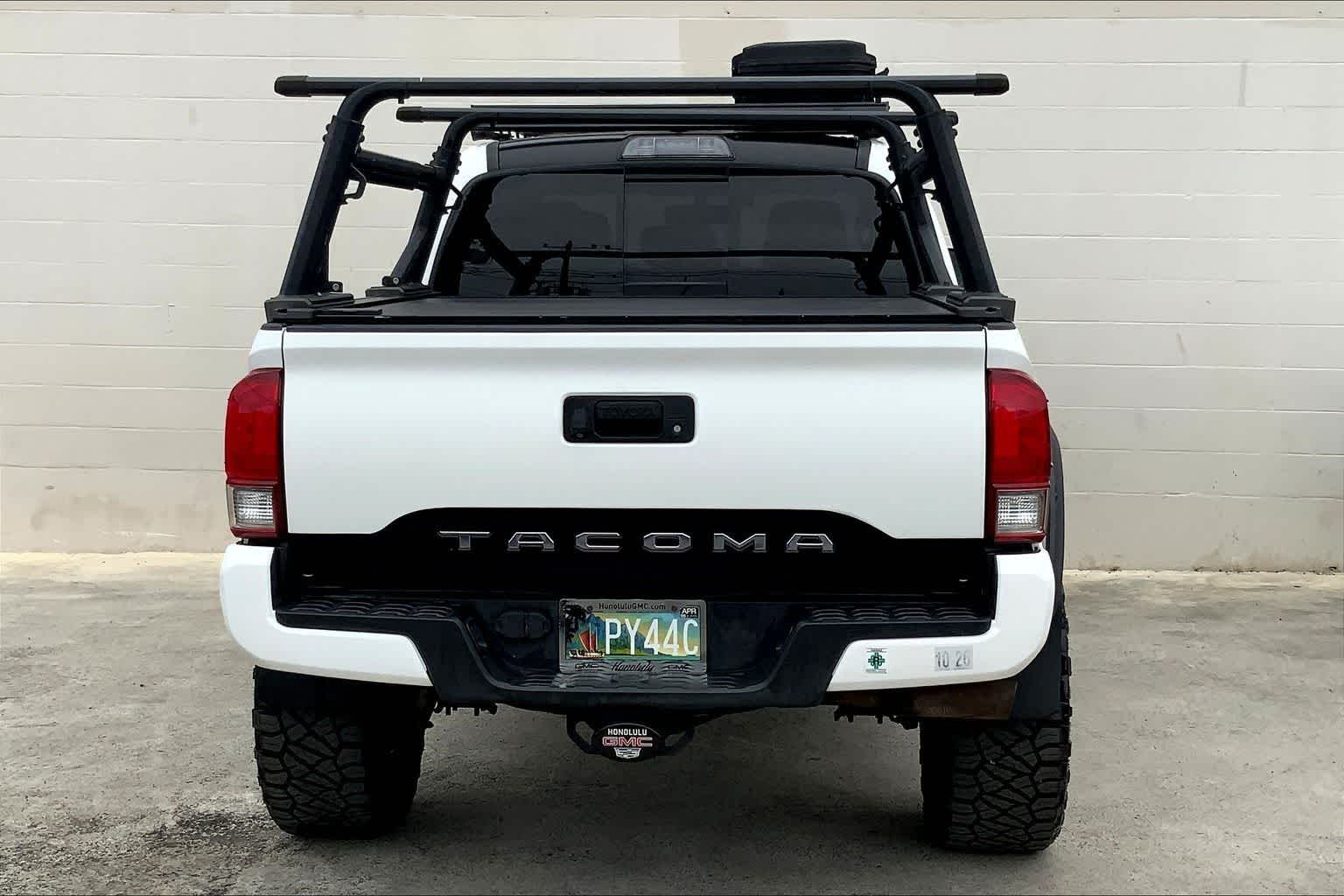 Thumbnail: 2017 Toyota Tacoma - 6