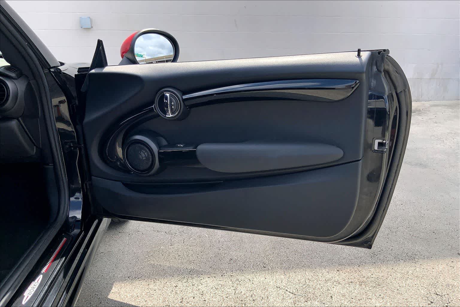 Thumbnail: 2015 MINI Cooper Hardtop - 27