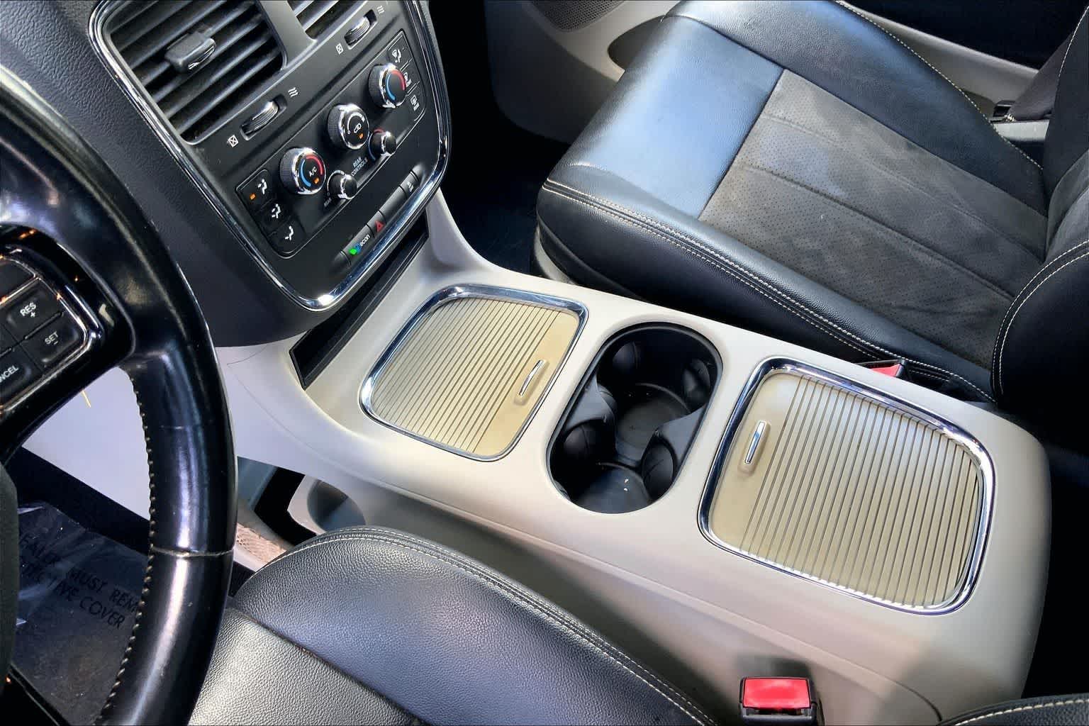 Thumbnail: 2019 Dodge Grand Caravan - 15