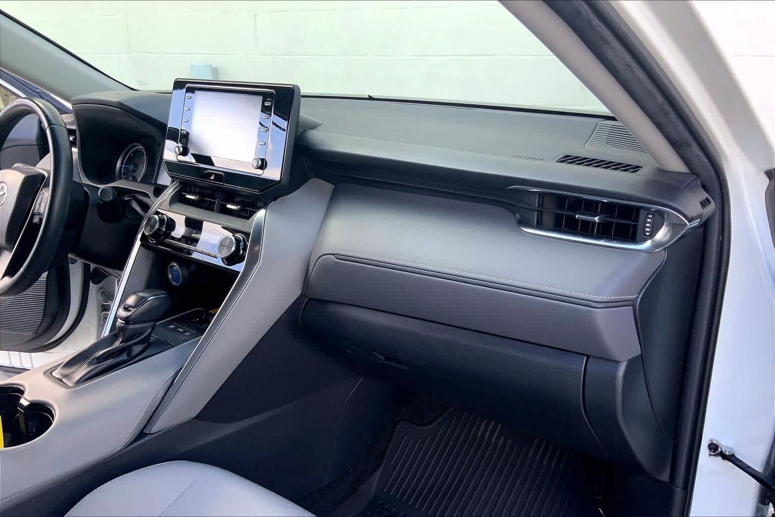 Thumbnail: 2022 Toyota Venza - 20