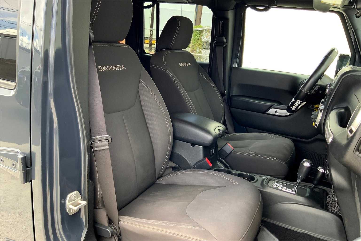 Thumbnail: 2017 Jeep Wrangler - 14