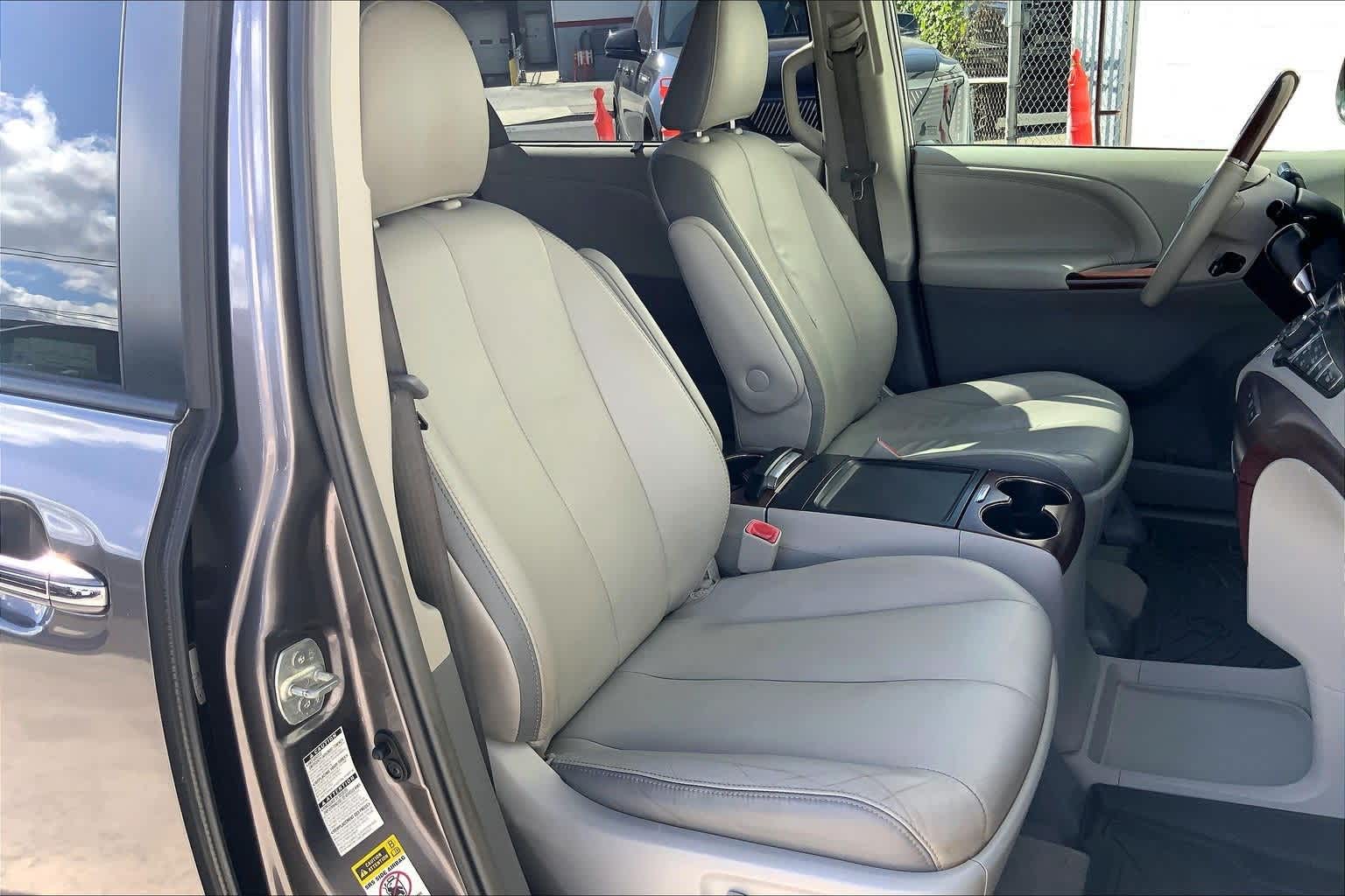 Thumbnail: 2013 Toyota Sienna - 14