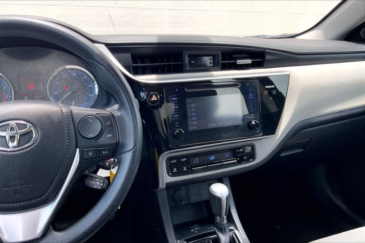 Thumbnail: 2017 Toyota Corolla - 15