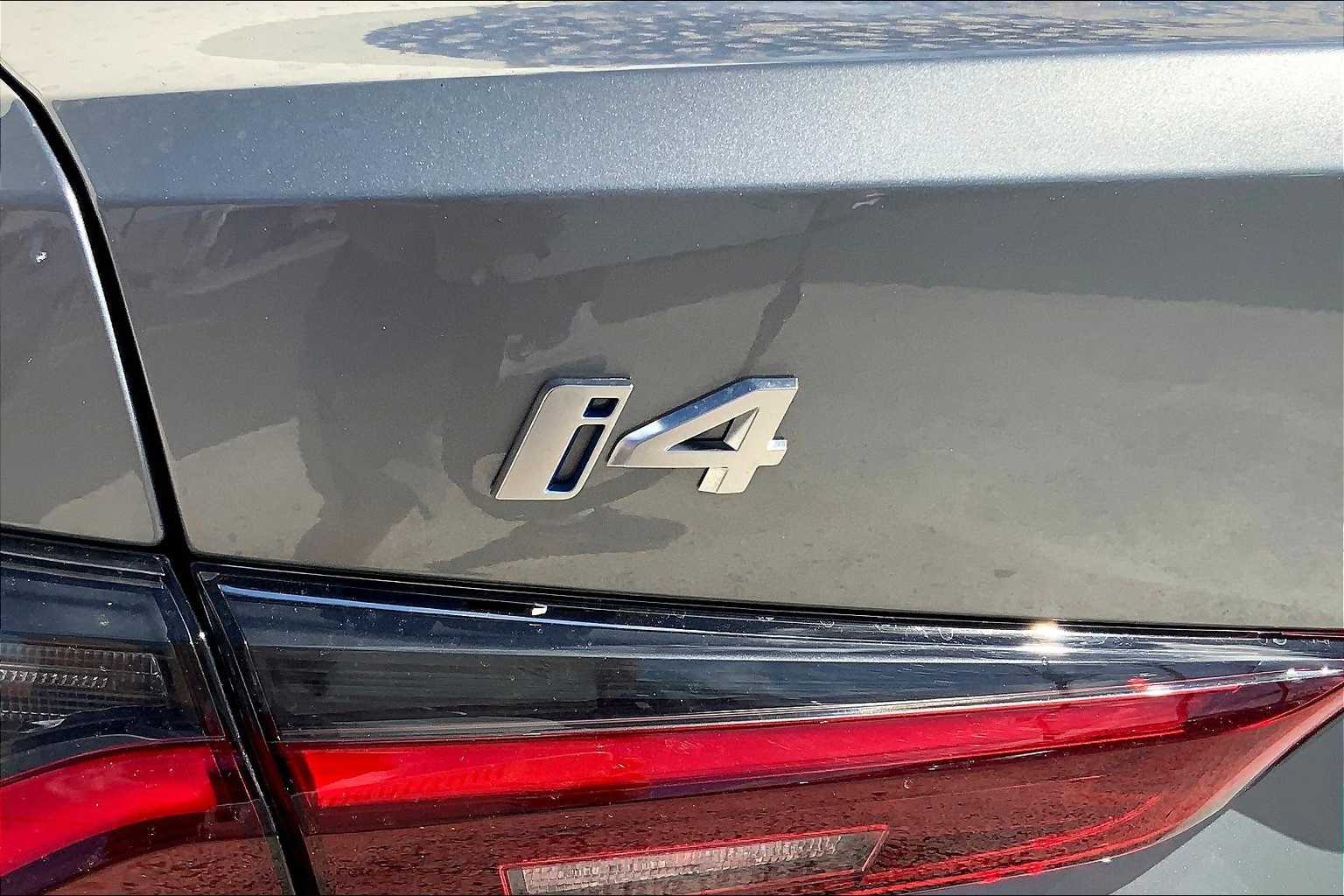 Thumbnail: 2022 BMW i4 - 8